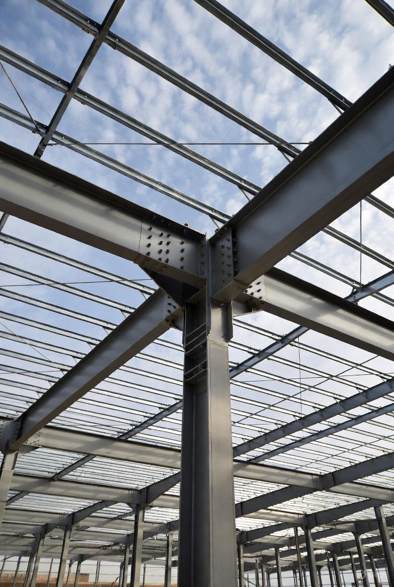 بهترین پوشش سقف سوله در سال ۱۴۰۴ و  مقایسه کامل ۱۲ نوع (راهنمای جامع انتخاب)