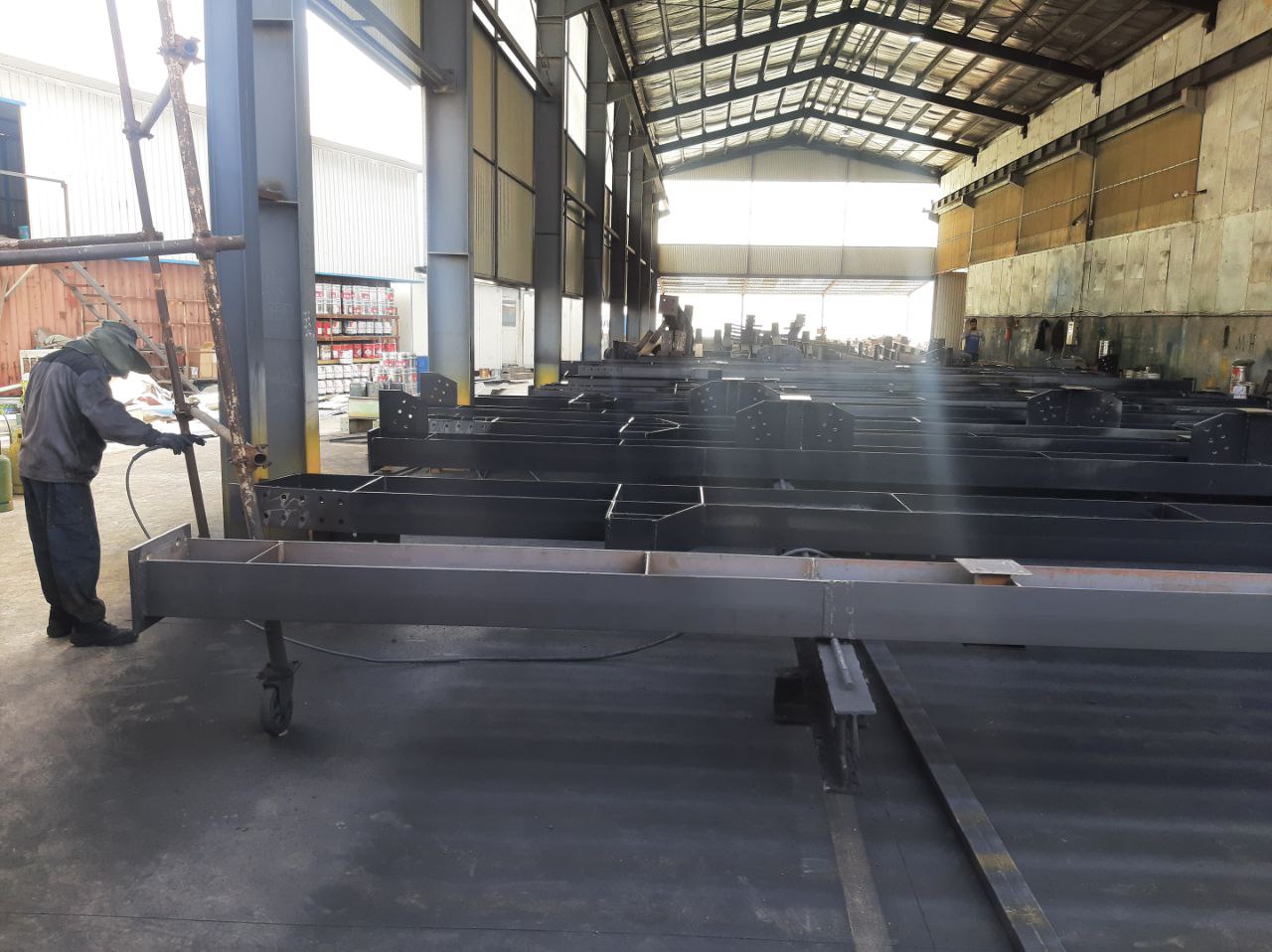 بهترین شرکت سوله‌سازی ۱۴۰۴: از اسکلت پیش‌ساخته تا ساندویچ پانل