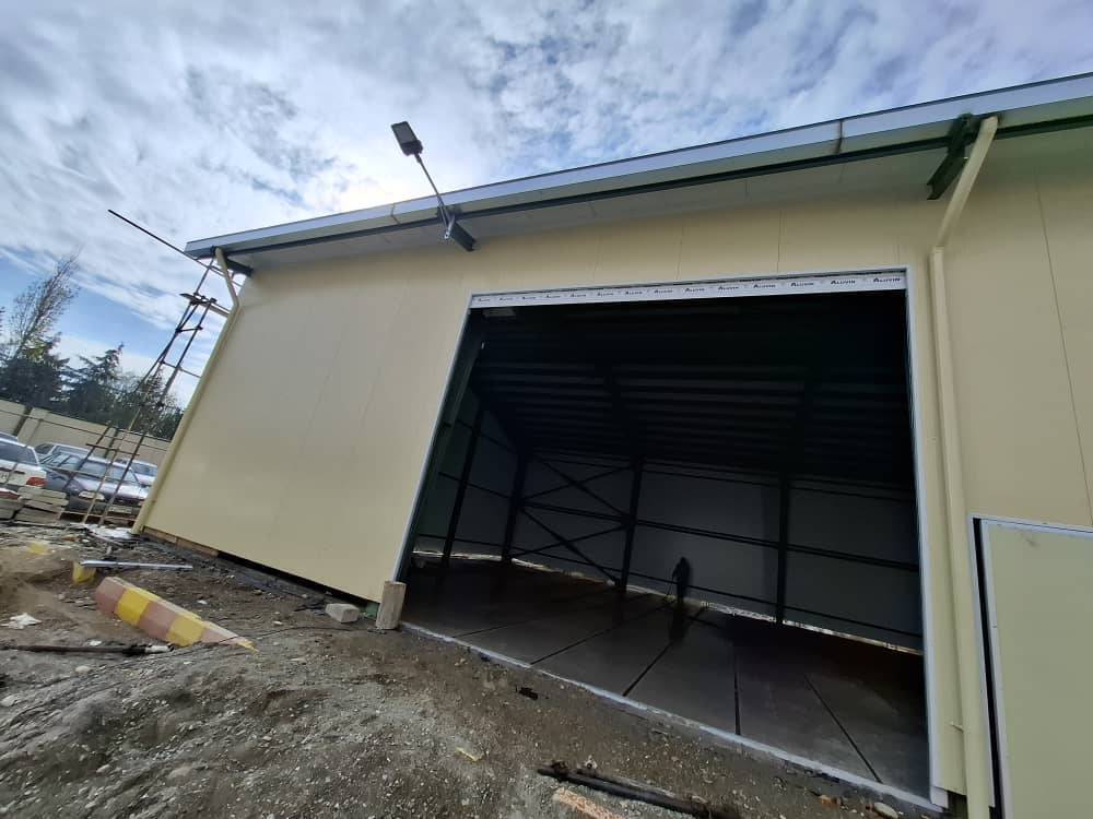 پروژه سوله شرکت گندمکوب – اسکلت فلزی پیش‌ساخته با پوشش ساندویچ پانل مامتوت