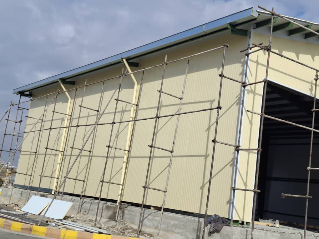 پروژه سوله شرکت گندمکوب – اسکلت فلزی پیش‌ساخته با پوشش ساندویچ پانل مامتوت