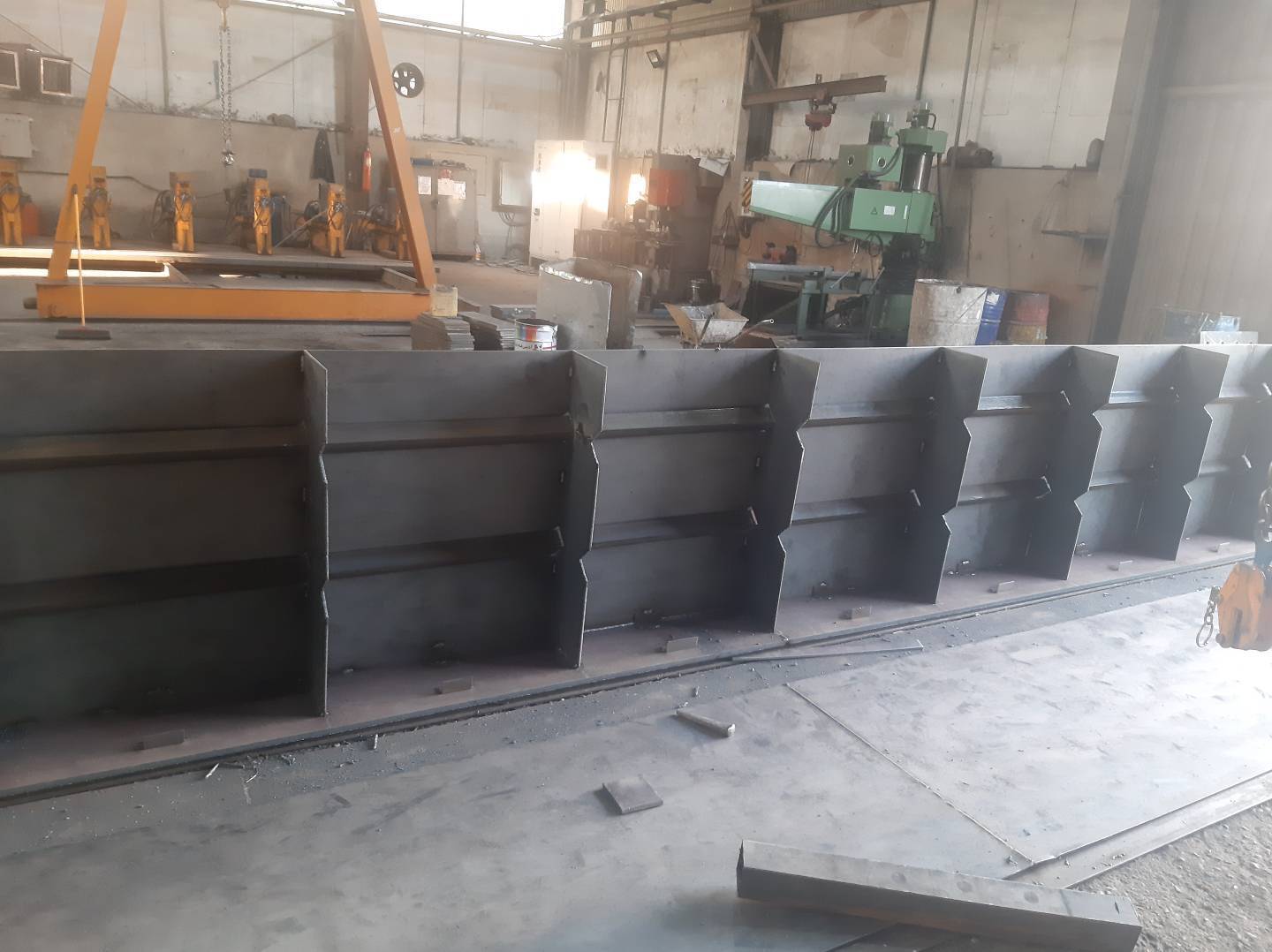 پروژه ساخت و نصب پل جرثقیل سقفی – اجرای حرفه‌ای توسط افق سوله آریا