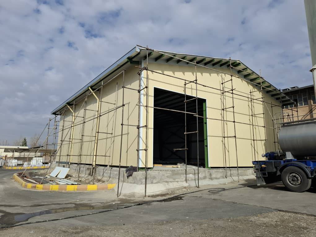 پروژه سوله شرکت گندمکوب – اسکلت فلزی پیش‌ساخته با پوشش ساندویچ پانل مامتوت