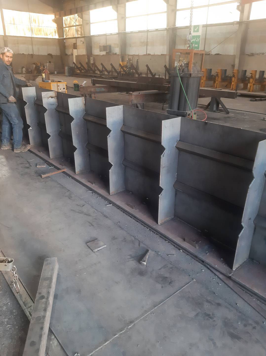 پروژه ساخت و نصب پل جرثقیل سقفی – اجرای حرفه‌ای توسط افق سوله آریا